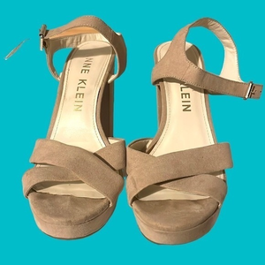 ANNE KLEIN Cream Suede‎ Open Toe Heels Size 9.5